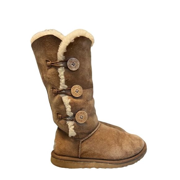 UGG Bailey Button Triplet II Boot Sheepskin Suede Chestnut Winter Warm Tall Sz 9 - Picture 8 of 8